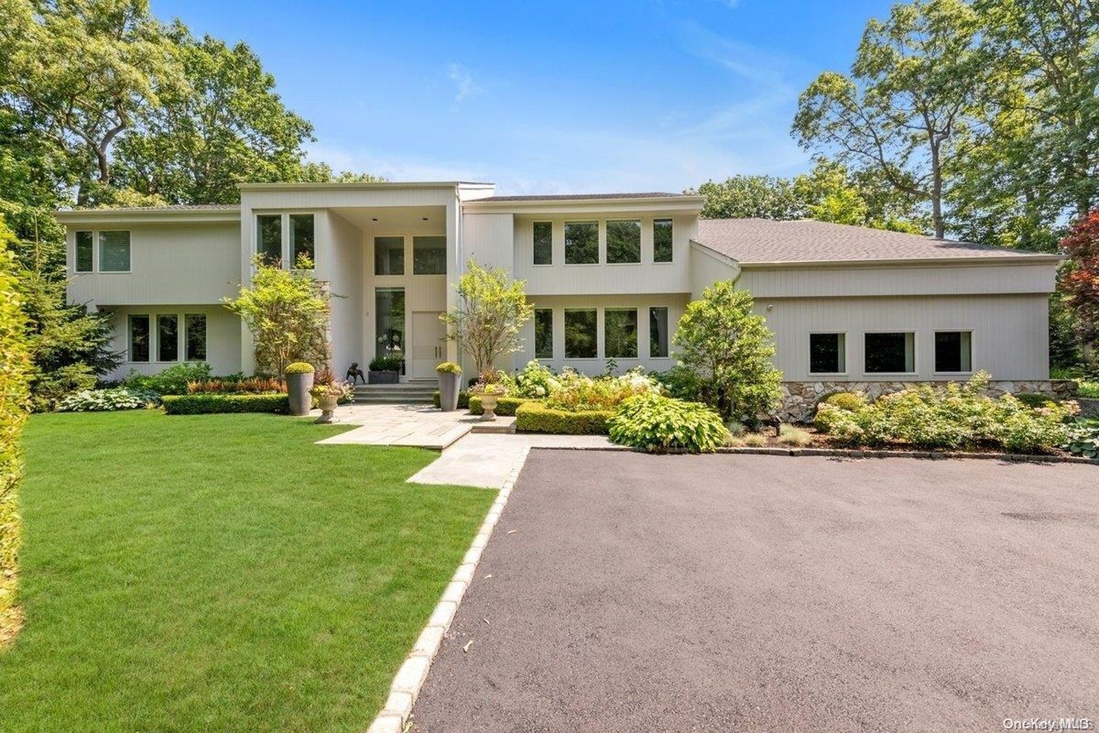 6 White Birch Road, Oyster Bay Cove, NY 11791